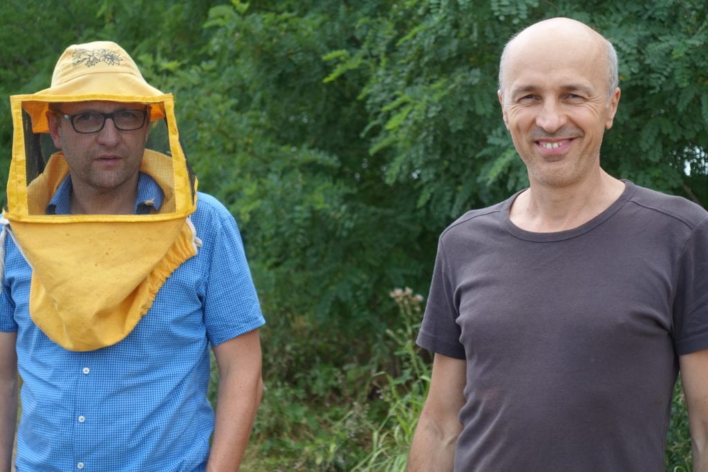 Christian Arnold mit Imker Francis